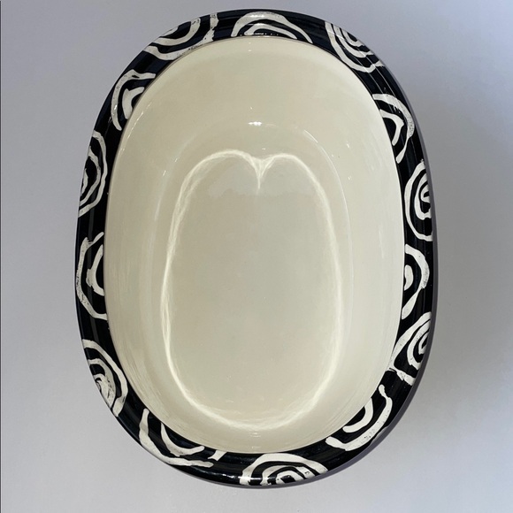 Droll Designs Colorful Ceramic Casserole Dish with Lid - Picture 5 of 6